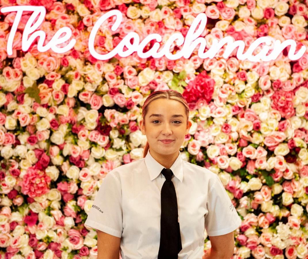 The Coachman Hotel Kilsyth Екстериор снимка