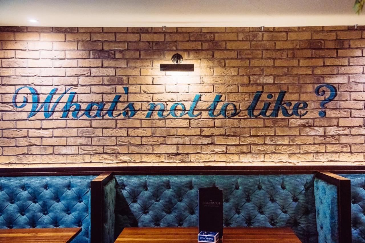 The Coachman Hotel Kilsyth Екстериор снимка