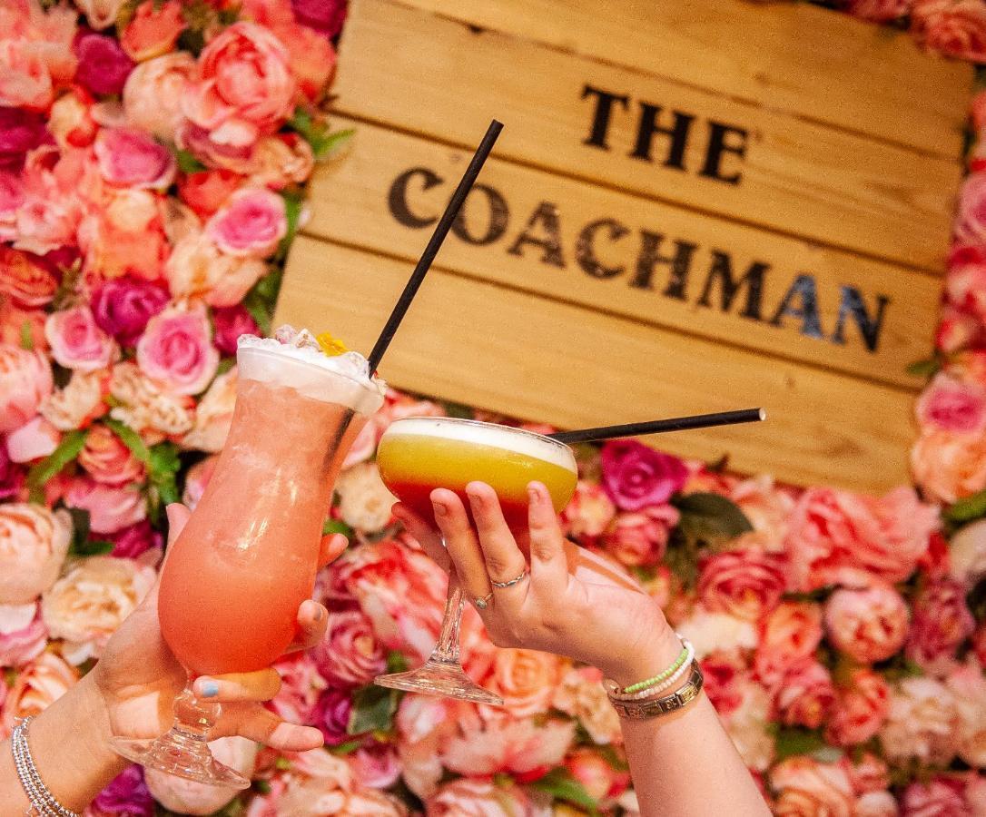 The Coachman Hotel Kilsyth Екстериор снимка